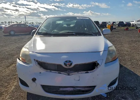 2010 Toyota Yaris z USA, uszkodzony, nr VIN JTDBT4K36A1377779